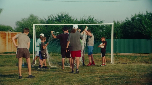 Video Reference: Shorts, Sky, Tree, Grass, Player, Leisure, Recreation, Grassland, Landscape, Sports