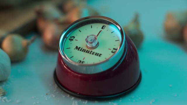 Video Reference: Watch, Measuring instrument, Clock, Watch accessory, Gas, Circle, Electric blue, Gauge, Magenta, Auto part