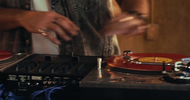 Video Reference: Record player, Deejay, Gramophone record, Entertainment, Disc jockey, Music, Gas, Audio equipment, Scratching, Cooking