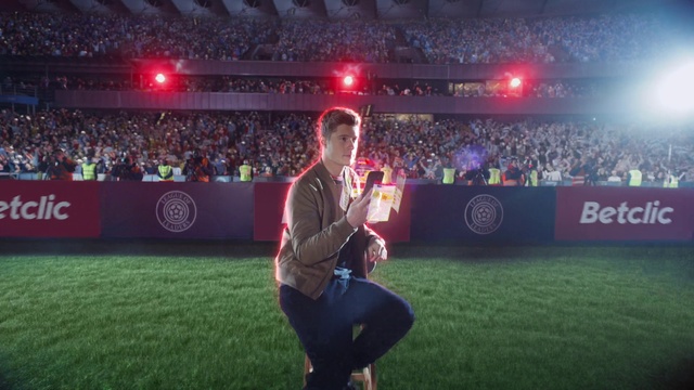 Video Reference: Sports equipment, Player, Crowd, People, Entertainment, Fan, Leisure, Sky, Grass, Ball game