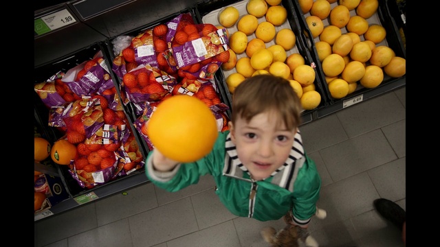 Video Reference: Food, Plant, Valencia orange, Clementine, Orange, Orange, Yellow, Tangelo, Natural foods, Ingredient