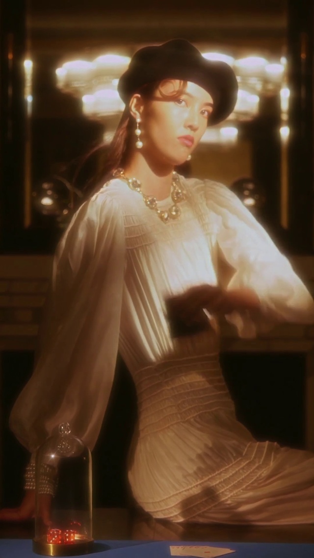 Video Reference: Lip, Hat, Flash photography, Neck, Sleeve, Dress, Vision care, Street fashion, Headgear, Fashion design