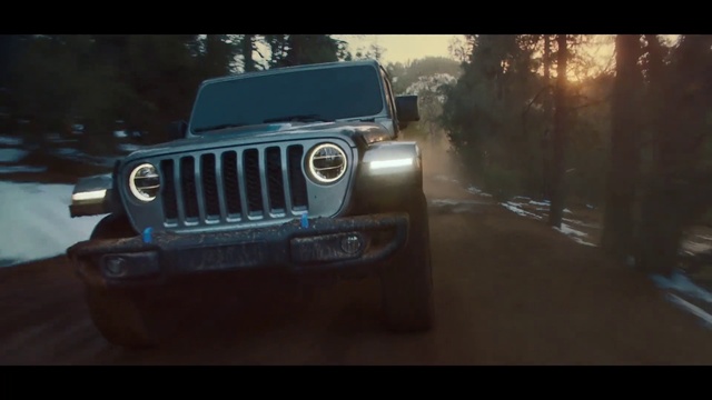 Video Reference: Automotive parking light, Tire, Wheel, Vehicle, Grille, Vehicle registration plate, Automotive lighting, Automotive tire, Hood, Tread