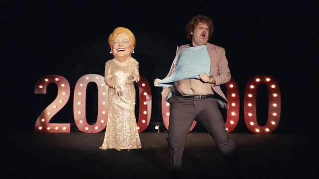 Video Reference: Performing arts, Gesture, Entertainment, Pink, Flash photography, Fashion design, Performance art, Stage, Event, Formal wear