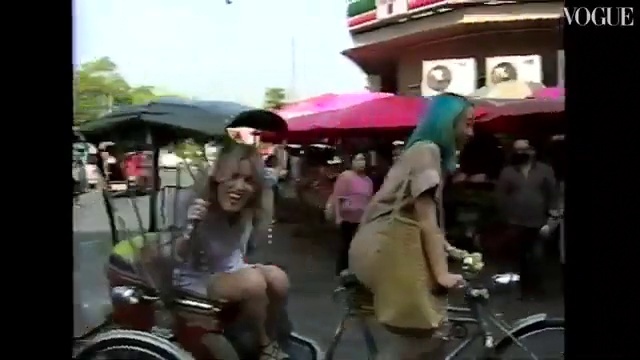 Video Reference: Wheel, Tire, Bicycle, Umbrella, Mode of transport, Motor vehicle, Travel, Building, Sky, Vehicle