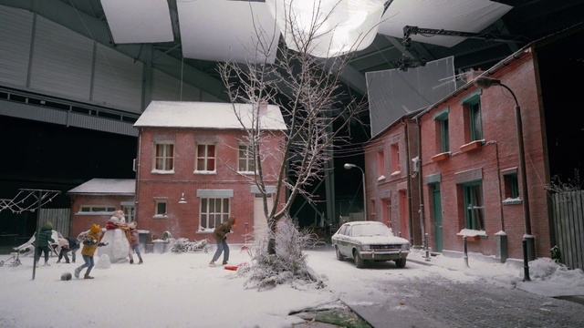 Video Reference: Land vehicle, Building, Plant, Daytime, Window, Snow, Car, Vehicle, Tree, Architecture