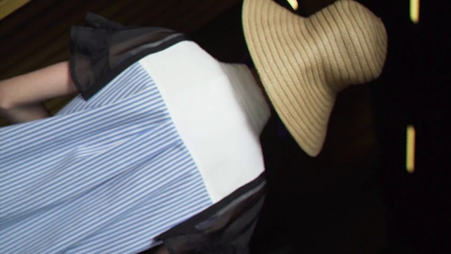 Video Reference: Comfort, Human body, Sleeve, Gesture, Thigh, Thumb, Wood, Human leg, Knee, Elbow