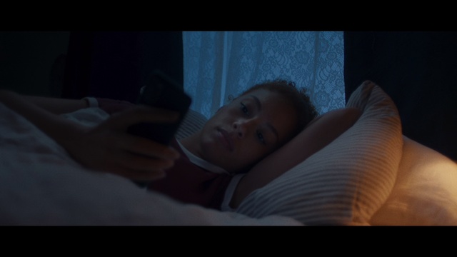 Video Reference: Eyebrow, Mouth, Comfort, Flash photography, Textile, Window, Gesture, Finger, Elbow, Tints and shades