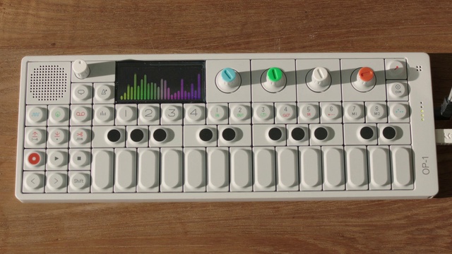 Video Reference: Musical instrument, Hand, Input device, Human body, Computer keyboard, Electronic instrument, Office equipment, Office supplies, Musical instrument accessory, Audio equipment