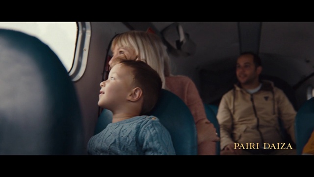 Video Reference: Mouth, Flash photography, Window, Jaw, Gesture, Interaction, Comfort, Vehicle door, Head restraint, T-shirt