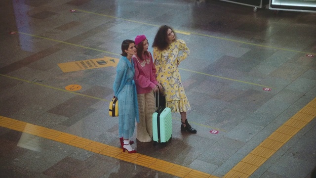 Video Reference: Road surface, Asphalt, Standing, Floor, Sidewalk, Flooring, Travel, Leisure, Street fashion, Fun