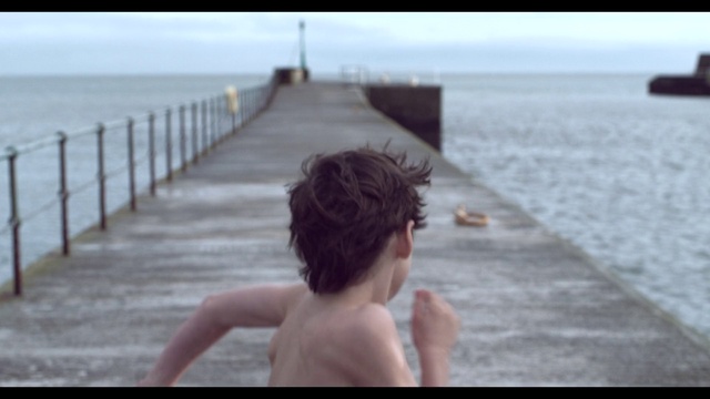 Video Reference: Water, Sky, Flash photography, People in nature, Travel, Fence, Happy, Horizon, Summer, Leisure