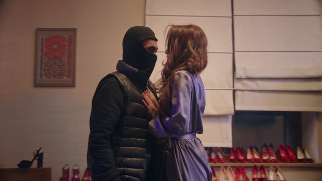 Video Reference: Picture frame, Fashion design, Art, Event, Fun, Scarf, Room, Street fashion, Eyewear, Visual arts