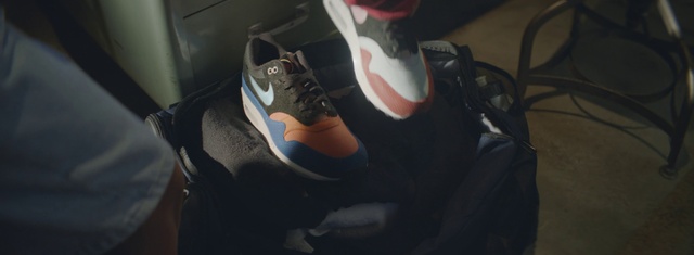 Video Reference: Walking shoe, Sportswear, Outdoor shoe, Human leg, Electric blue, Athletic shoe, Carmine, Event, Magenta, Elbow