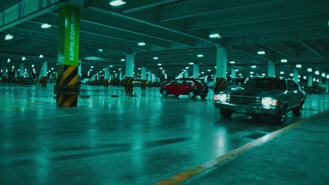 Video Reference: Automotive parking light, Land vehicle, Car, Vehicle, Tire, Automotive lighting, Hood, Wheel, Motor vehicle, Automotive design