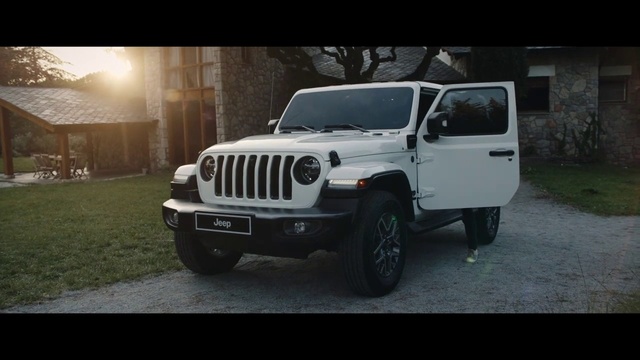 Video Reference: Automotive parking light, Tire, Wheel, Vehicle, Grille, Automotive lighting, Hood, Car, Automotive tire, Automotive side-view mirror