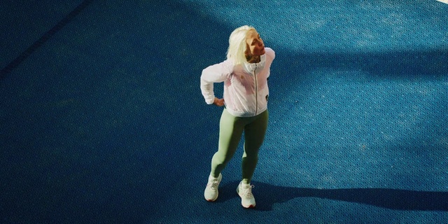 Video Reference: Leg, Sleeve, People in nature, Gesture, Flash photography, Happy, Denim, Street fashion, Toy, Leisure