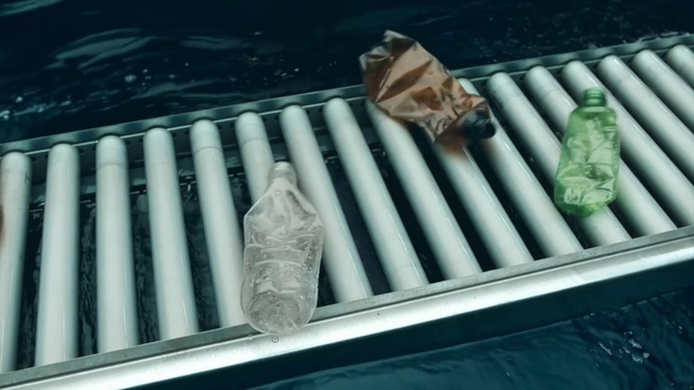 Video Reference: Hand, Personal care, Dishware, Tableware, Automotive lighting, Gas, Nail, Cuisine, Cutlery, Recipe