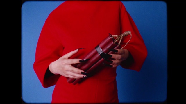 Video Reference: Netbook, Dress, Sleeve, Textile, Bag, Gesture, Waist, Finger, Collar, Gadget