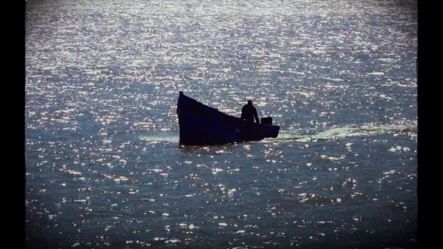 Video Reference: Water, Boat, Watercraft, Vehicle, Boats and boating--Equipment and supplies, Azure, Naval architecture, Lake, Horizon, Recreation