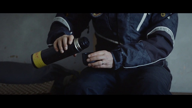 Video Reference: Flash photography, Sleeve, Gesture, Finger, Glove, Elbow, Personal protective equipment, Knee, Street fashion, Wrist