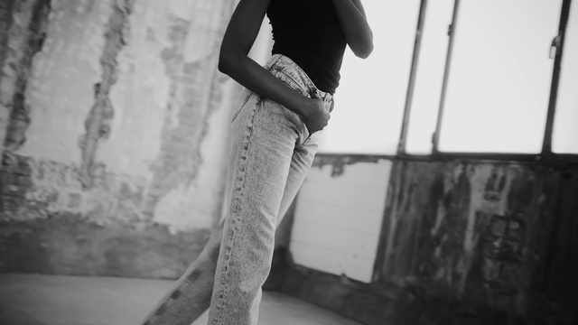 Video Reference: Leg, Black, Flash photography, Standing, Waist, Black-and-white, Thigh, Knee, Grey, Style