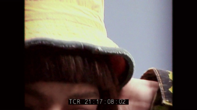 Video Reference: Leg, Sleeve, Wood, Gesture, Knee, Thigh, Waist, Sportswear, Elbow, Wrist