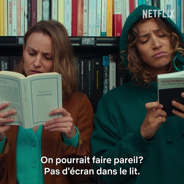 Video Reference: Hand, Hairstyle, Bookcase, Shelf, Facial expression, Book, Publication, Shelving, Finger, People