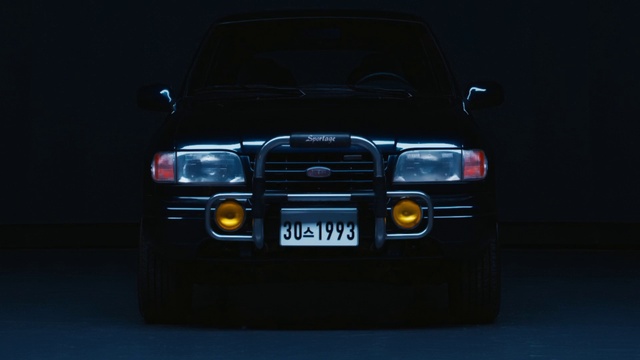 Video Reference: Automotive parking light, Automotive side marker light, Vehicle registration plate, Vehicle, Grille, Hood, Automotive lighting, Car, Automotive tire, Headlamp