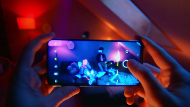 Video Reference: Hand, Purple, Gadget, Communication Device, Mobile phone, Gesture, Portable communications device, Finger, Entertainment, Display device