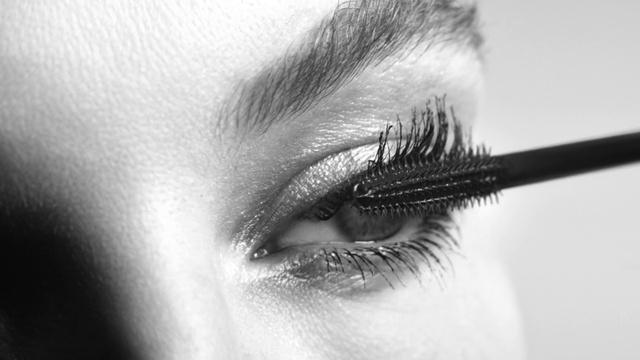 Video Reference: Eye, Eyelash, Black, Iris, Grey, Tints and shades, Monochrome, Monochrome photography, Macro photography, Eye liner