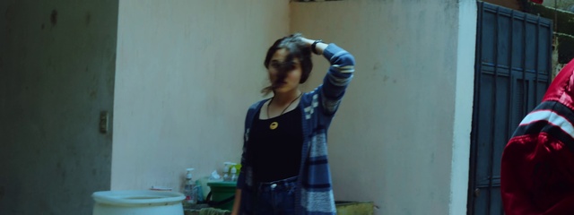 Video Reference: Vision care, Jaw, Sleeve, Gesture, Eyewear, Waist, Elbow, Happy, T-shirt, Electric blue