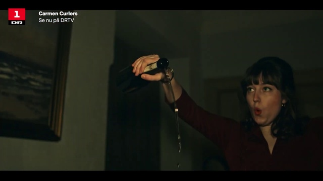 Video Reference: Flash photography, Gesture, Eyewear, Audio equipment, Event, Elbow, Darkness, Jewellery, Public speaking, Speech