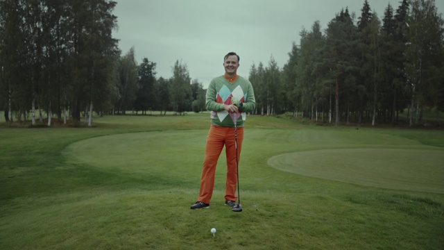 Video Reference: Sky, Golf, Golf equipment, Golfer, Smile, Golf club, Plant, Tree, Professional golfer, Land lot