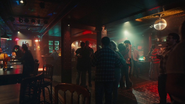 Video Reference: Furniture, Light, Chair, Entertainment, Music venue, Event, Crowd, Leisure, Music, Fun