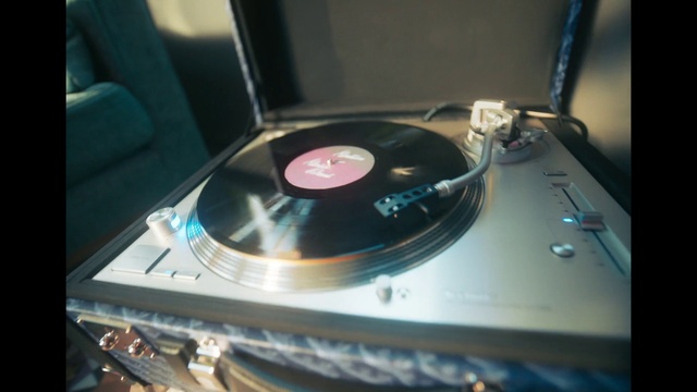 Video Reference: Record player, Gramophone record, Gadget, Technology, Entertainment, Audio equipment, Composite material, Data storage device, Electronic instrument, Electric blue