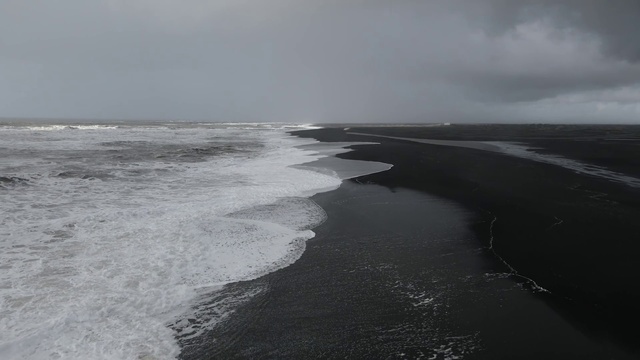 Video Reference: Water, Sky, Cloud, Fluid, Coastal and oceanic landforms, Beach, Horizon, Landscape, Wind wave, Calm