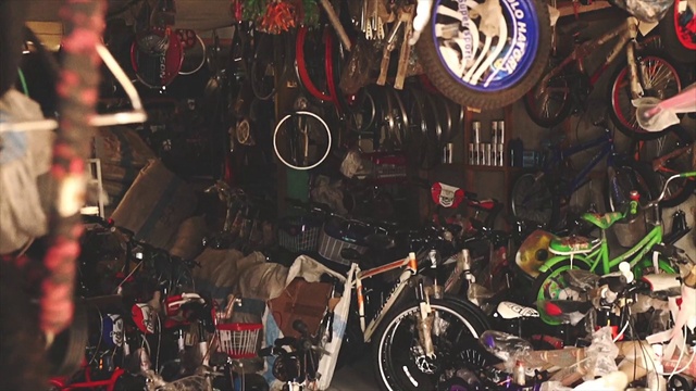 Video Reference: Tire, Bicycle, Wheel, Bicycle tire, Bicycle handlebar, Automotive tire, Motor vehicle, Bicycle wheel, Bicycles--Equipment and supplies, Bicycle fork