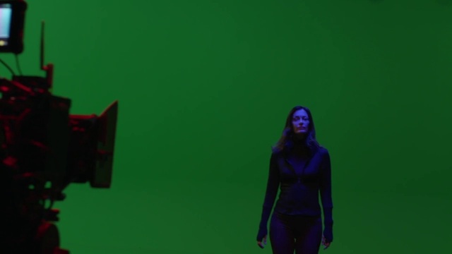 Video Reference: Purple, Toy, Traffic light, Electric blue, Fictional character, Magenta, Event, Entertainment, Fashion design, Machine