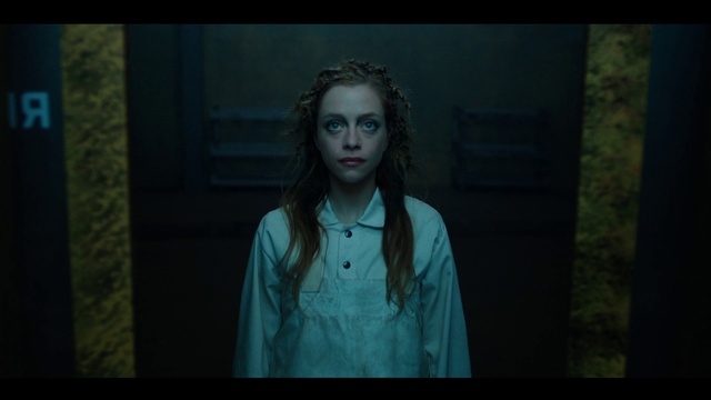 Video Reference: Flash photography, Jaw, Purple, Eyelash, Tints and shades, Electric blue, Fashion design, Fun, Darkness, Jewellery