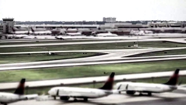 Video Reference: Aircraft, Vehicle, Aerospace manufacturer, Air travel, Sky, Aviation, Urban area, Airplane, Aircraft engine, Jet engine