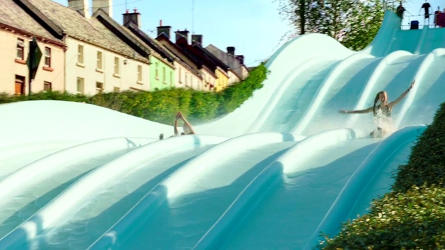 Video Reference: Sky, Plant, Daytime, Building, Window, Azure, Architecture, Tree, Biome, Leisure