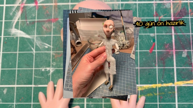 Video Reference: Hand, Photograph, Green, Cutting mat, Textile, Organism, Finger, Line, Adaptation, Pattern