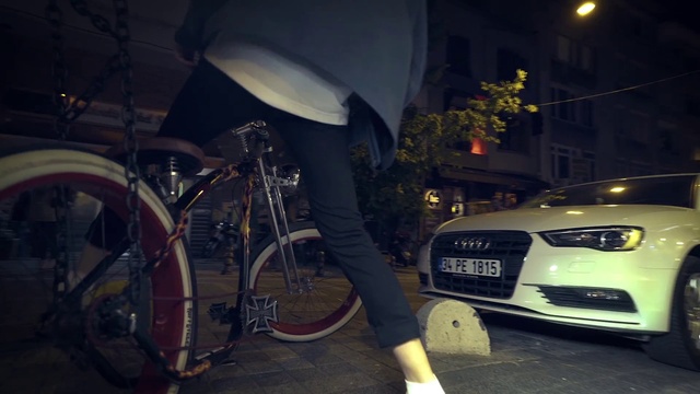 Video Reference: Bicycle, Tire, Wheel, Bicycles--Equipment and supplies, Bicycle frame, Vehicle registration plate, Car, Bicycle tire, Automotive lighting, Bicycle wheel