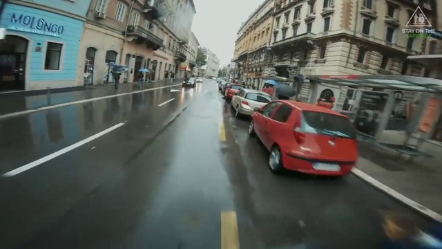 Video Reference: Tire, Land vehicle, Window, Vehicle, Car, Wheel, Building, Automotive lighting, Vehicle registration plate, Motor vehicle