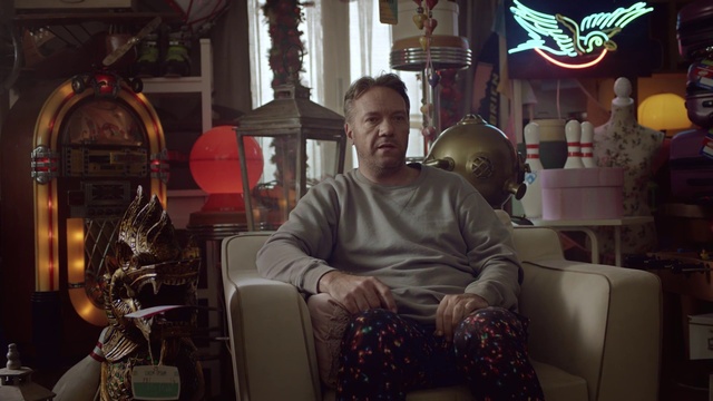 Video Reference: Comfort, Interior design, Fun, Lamp, Event, Facial hair, Eyewear, Sitting, City, Room