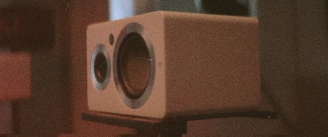 Video Reference: Output device, Wood, Audio equipment, Sound box, Loudspeaker, Studio monitor, Public address system, Circle, Electronic device, Gadget