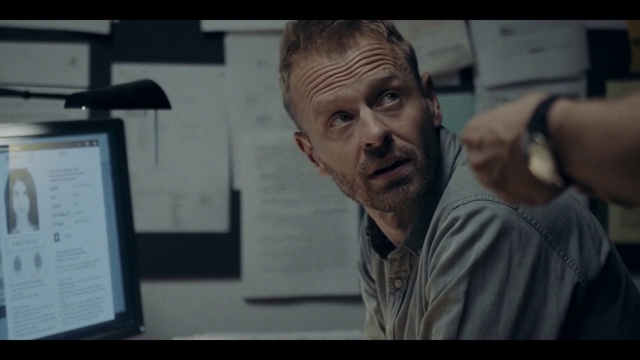 Video Reference: Forehead, Chin, Jaw, Flash photography, Computer, White-collar worker, Computer monitor, Job, Personal computer, Event