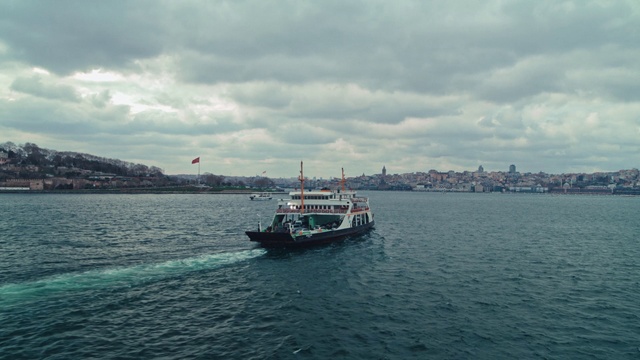 Video Reference: Cloud, Water, Sky, Boat, Watercraft, Vehicle, Naval architecture, Lake, Horizon, Passenger ship