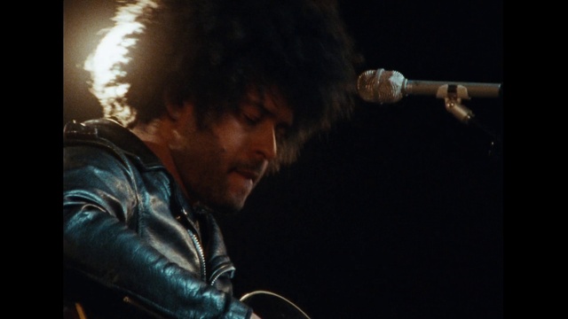 Video Reference: Microphone, Guitar accessory, Entertainment, Music artist, Artist, Audio equipment, Performing arts, Microphone stand, Music, Musician